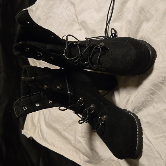 Heels - Picture 3 of 4